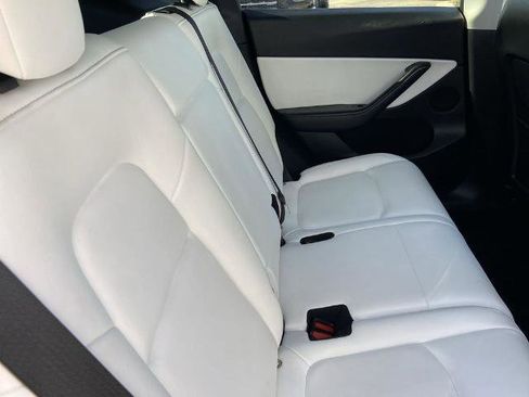 Used 2021 Tesla Model Y Long Range image 22