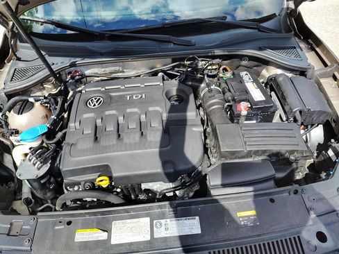 Used 2015 Volkswagen Passat TDI SE image 24