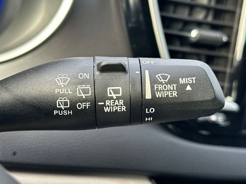 Used 2022 Chrysler Pacifica Touring-L image 41