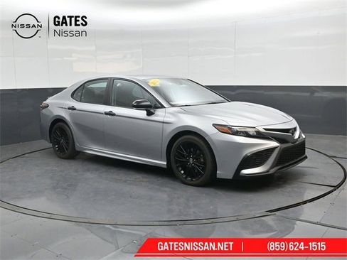 Used 2022 Toyota Camry SE image 4