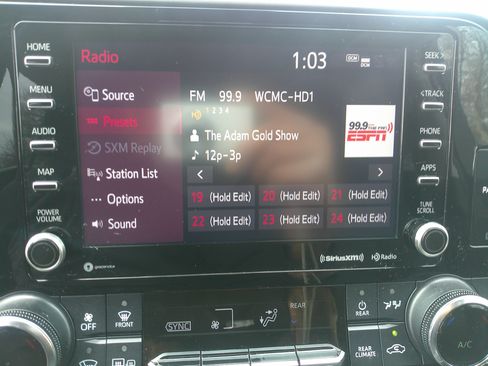 Used 2022 Toyota Highlander LE image 24