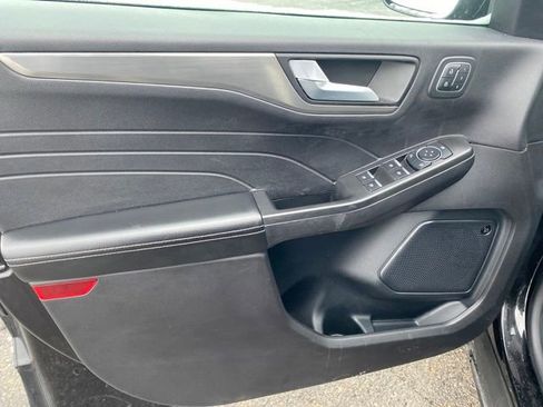 Used 2021 Ford Escape Titanium image 17