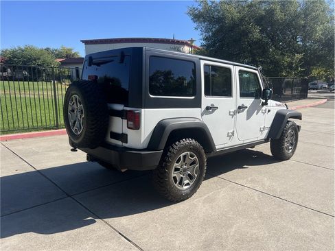 Used 2013 Jeep Wrangler Unlimited Rubicon AWD/4WD image 3