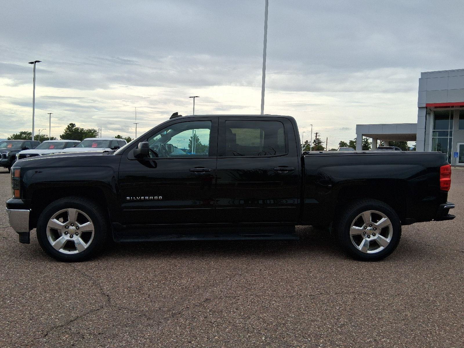 Used 2015 Chevrolet Silverado 1500 LT w/ LT Convenience Package RWD image 2
