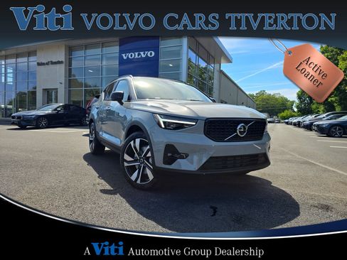 Used 2025 Volvo XC40 B5 Plus w/ Protection Package Premier image 1