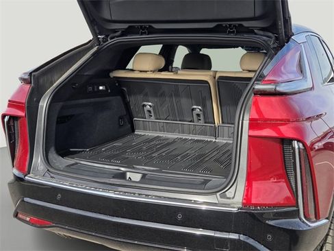 New 2025 Cadillac Lyriq Luxury image 17