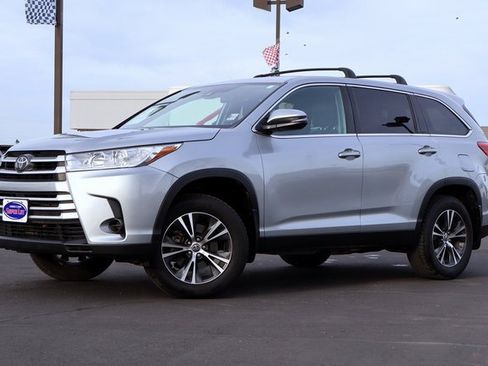 Used 2019 Toyota Highlander LE image 14