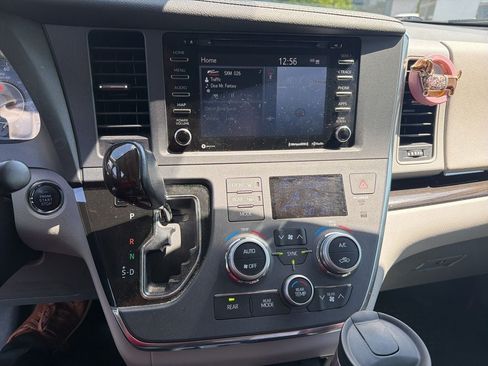Used 2019 Toyota Sienna XLE w/ XLE Navigation Package FWD image 13