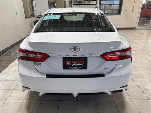 Used 2020 Toyota Camry SE image 3