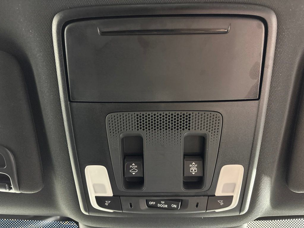 Certified 2025 Honda Pilot Black Edition image 14