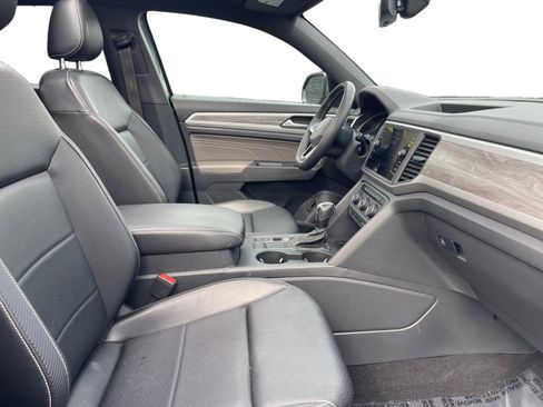 Used 2021 Volkswagen Atlas Cross Sport SE w/ Panoramic Sunroof Package image 15