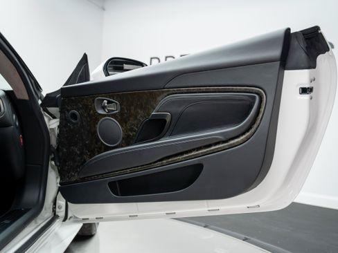 Used 2019 Aston Martin DBS Superleggera RWD image 30