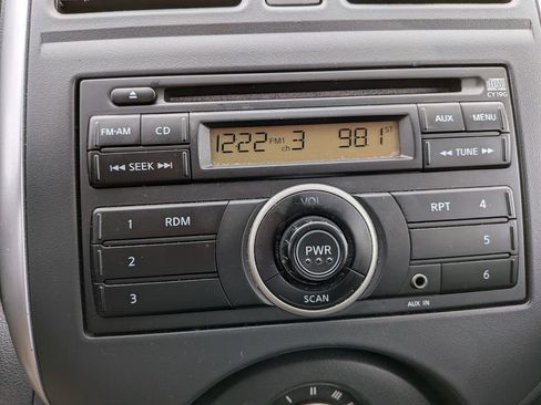 Used 2014 Nissan Versa SV image 19