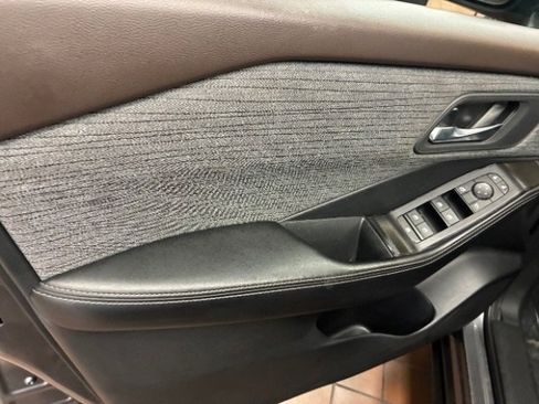 Used 2023 Nissan Rogue SV image 18