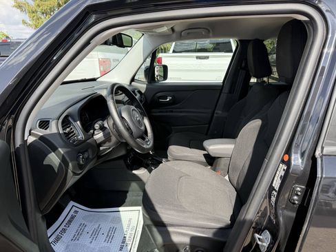 Used 2016 Jeep Renegade Latitude AWD/4WD image 7