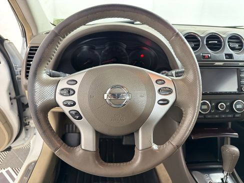 Used 2011 Nissan Altima 2.5 SL w/ Technology Pkg FWD image 18