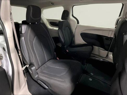 Used 2023 Chrysler Voyager LX image 24