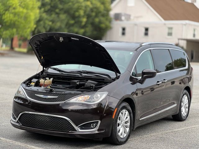 Used 2018 Chrysler Pacifica Touring-L FWD image 39
