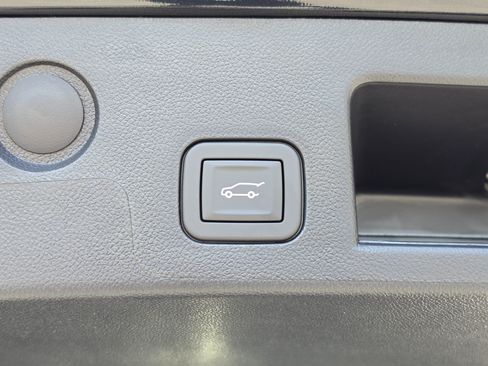 New 2027 Chevrolet Equinox LT w/ Convenience Package II FWD image 16