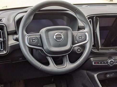 Certified 2025 Volvo XC40 B5 Plus AWD/4WD image 14
