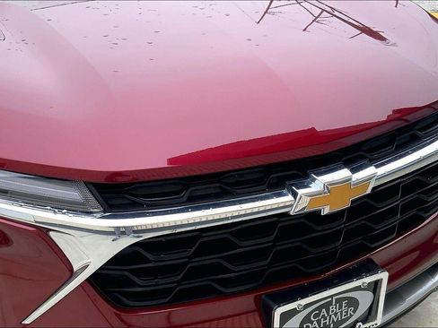 Used 2025 Chevrolet Trax LT w/ LT Convenience Package image 28