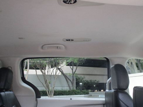 Used 2018 Chrysler Pacifica Touring-L image 23