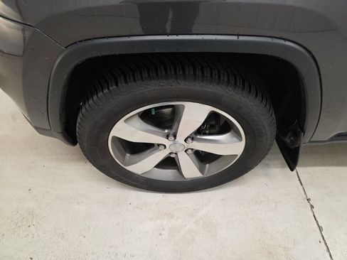 Used 2014 Jeep Grand Cherokee Limited w/ Trailer Tow Group IV image 2