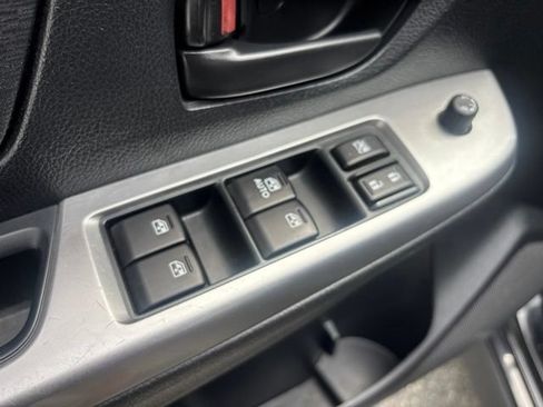 Used 2016 Subaru Crosstrek 2.0i AWD/4WD image 12
