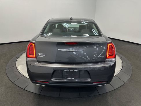 Used 2019 Chrysler 300 Touring w/ Sport Appearance Package AWD/4WD image 6