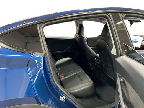 Certified 2023 Tesla Model Y AWD image 11
