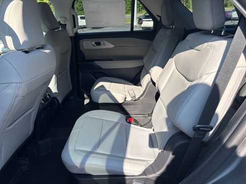 New 2025 Ford Explorer Active w/ Active Comfort Package image 34
