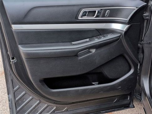 Used 2016 Ford Explorer XLT w/ Equipment Group 202A image 14