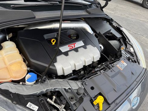 Used 2017 Ford Focus ST FWD image 32