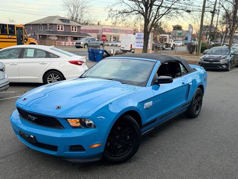 Used 2012 Ford Mustang Convertible image 4