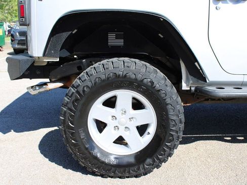 Used 2010 Jeep Wrangler Sahara w/ Dual Top Group AWD/4WD image 35