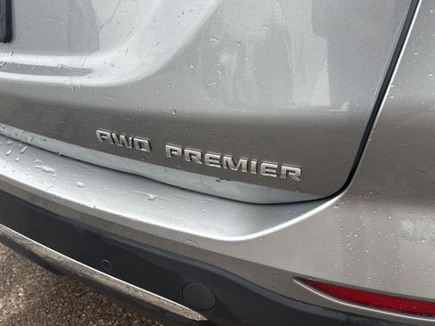 Used 2023 Chevrolet Equinox Premier image 6