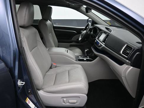 Used 2017 Toyota Highlander Limited Platinum w/ Carpet Mat Package AWD/4WD image 27