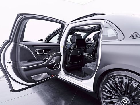 Used 2023 Mercedes-Benz Maybach S 580 4MATIC image 35