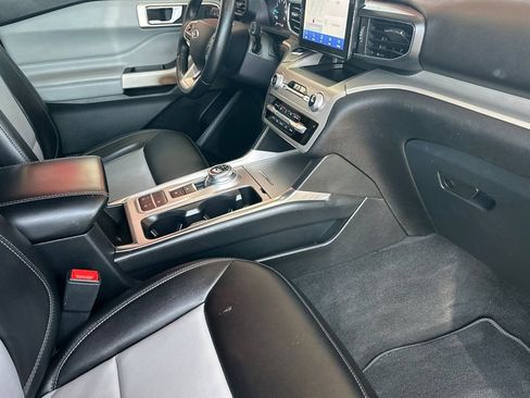 Certified 2023 Ford Explorer XLT w/ Equipment Group 202A RWD image 19