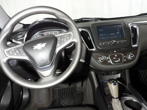 Used 2018 Chevrolet Malibu LT FWD image 11