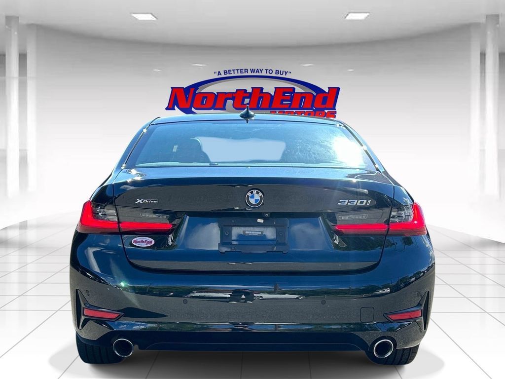 Used 2019 BMW 330i xDrive Sedan w/ Premium Package AWD/4WD image 4