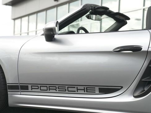 Used 2025 Porsche 718 Boxster RWD image 12