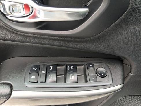 Used 2019 Jeep Cherokee Latitude w/ Popular Appearance Group FWD image 22