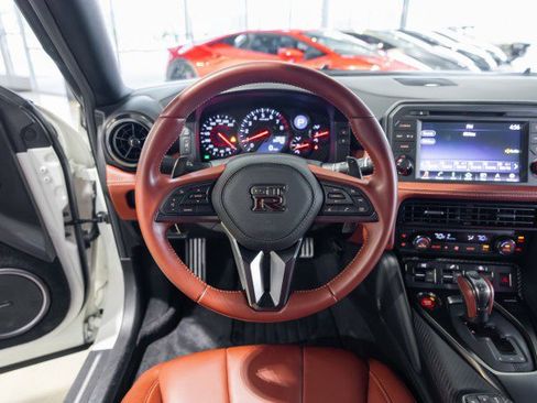 Used 2021 Nissan GT-R Premium image 37