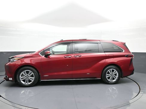 Used 2021 Toyota Sienna Platinum AWD/4WD image 9