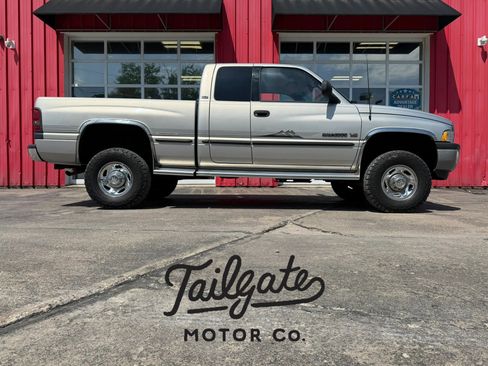 Used 1998 Dodge Ram 2500 Truck 4x4 Quad Cab image 1