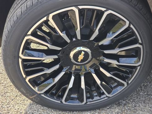 New 2026 Chevrolet Suburban High Country image 20