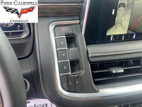 Used 2023 Chevrolet Tahoe Premier AWD/4WD image 21