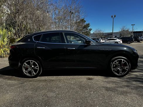 Used 2021 Maserati Levante image 12