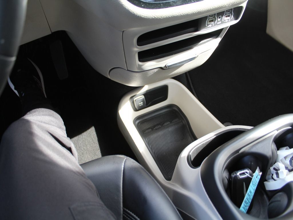Used 2023 Chrysler Pacifica Touring-L FWD image 24